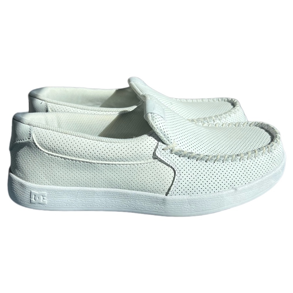 DC men’s villain 2 slip on skate shoe. White size 10 Men’s NWOT. Never worn